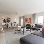 Penthouses By Your 公寓 *